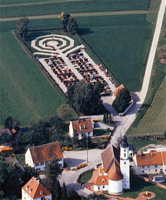 Erweiterung des Friedhofes in Kutzenhausen – 1982 Erweiterung des Friedhofes in Kutzenhausen - 1982